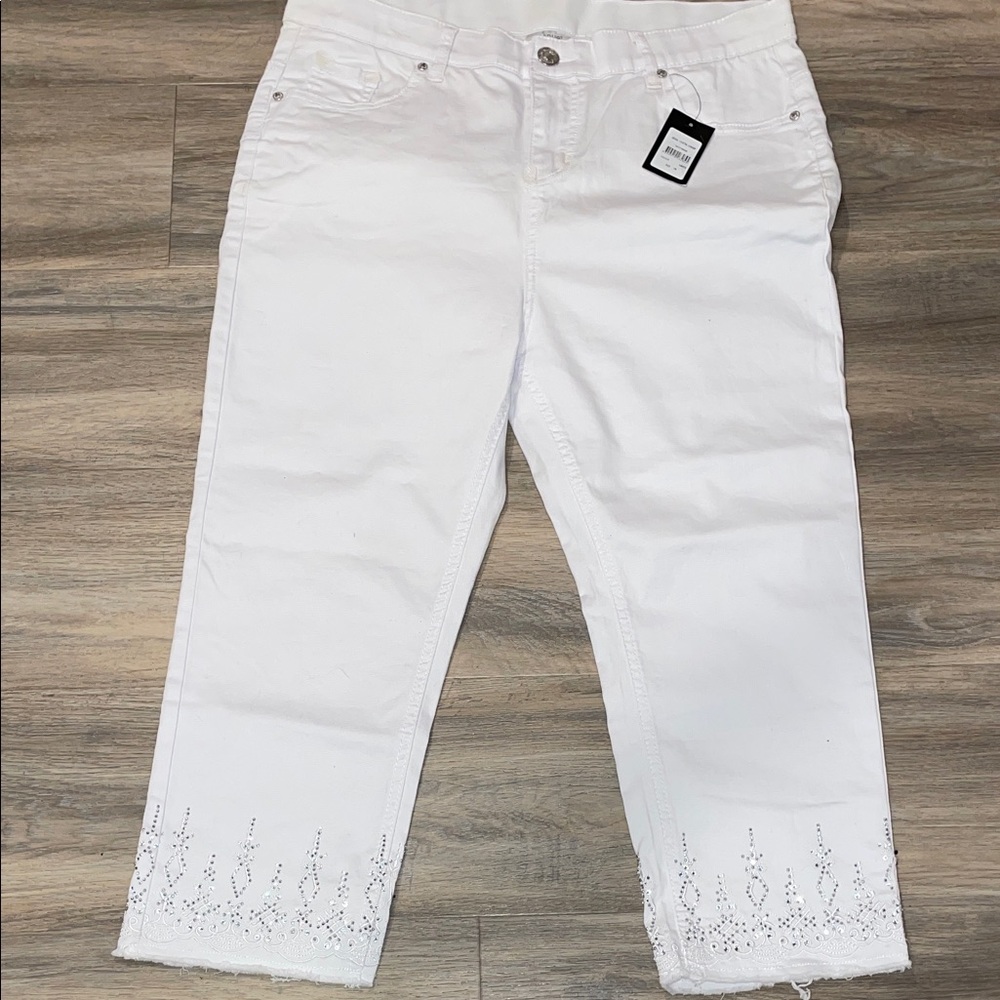 Avenue White Cropped Women's Jeans with Embellishments